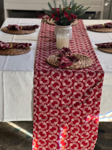 Red block print cotton table runner with napkins,, handprinted table linen, Wreath print, Christmas table scape